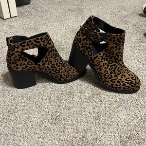 🐆 cheetah print booties